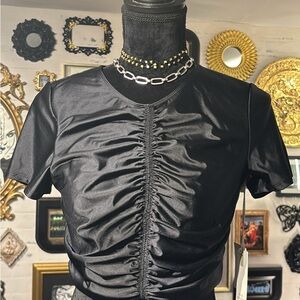 Good American Cropped Sexy Ruched Shirt; Size 2, size S-XS; fits like a Medium